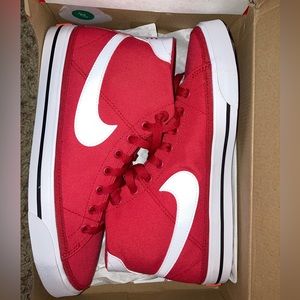 8.5 
NIKE COURT LEGACY CNVS MID.